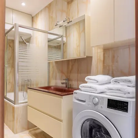 F & B Collection - 2 Bedroom Flat Apartment