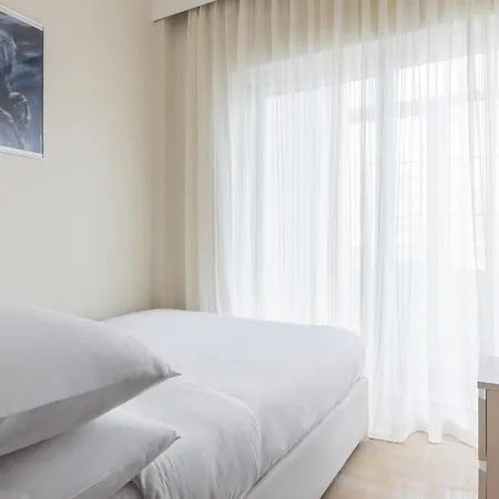 F & B Collection - 2 Bedroom Flat *