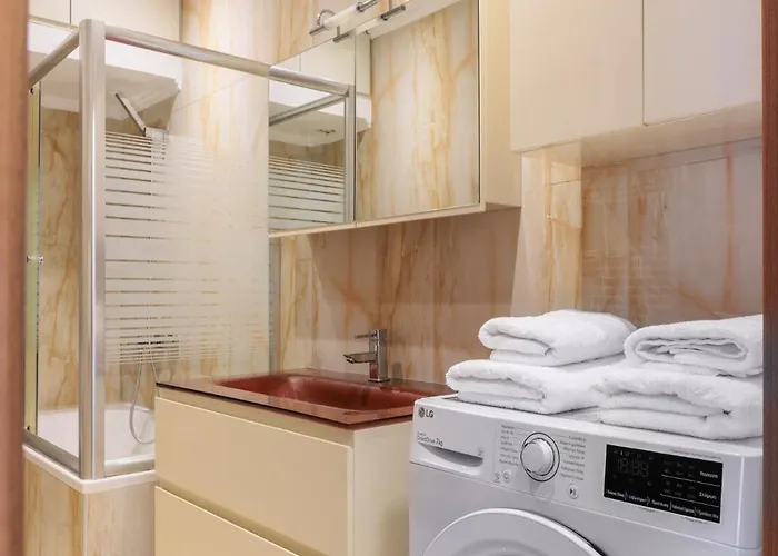 F & B Collection - 2 Bedroom Flat Apartment